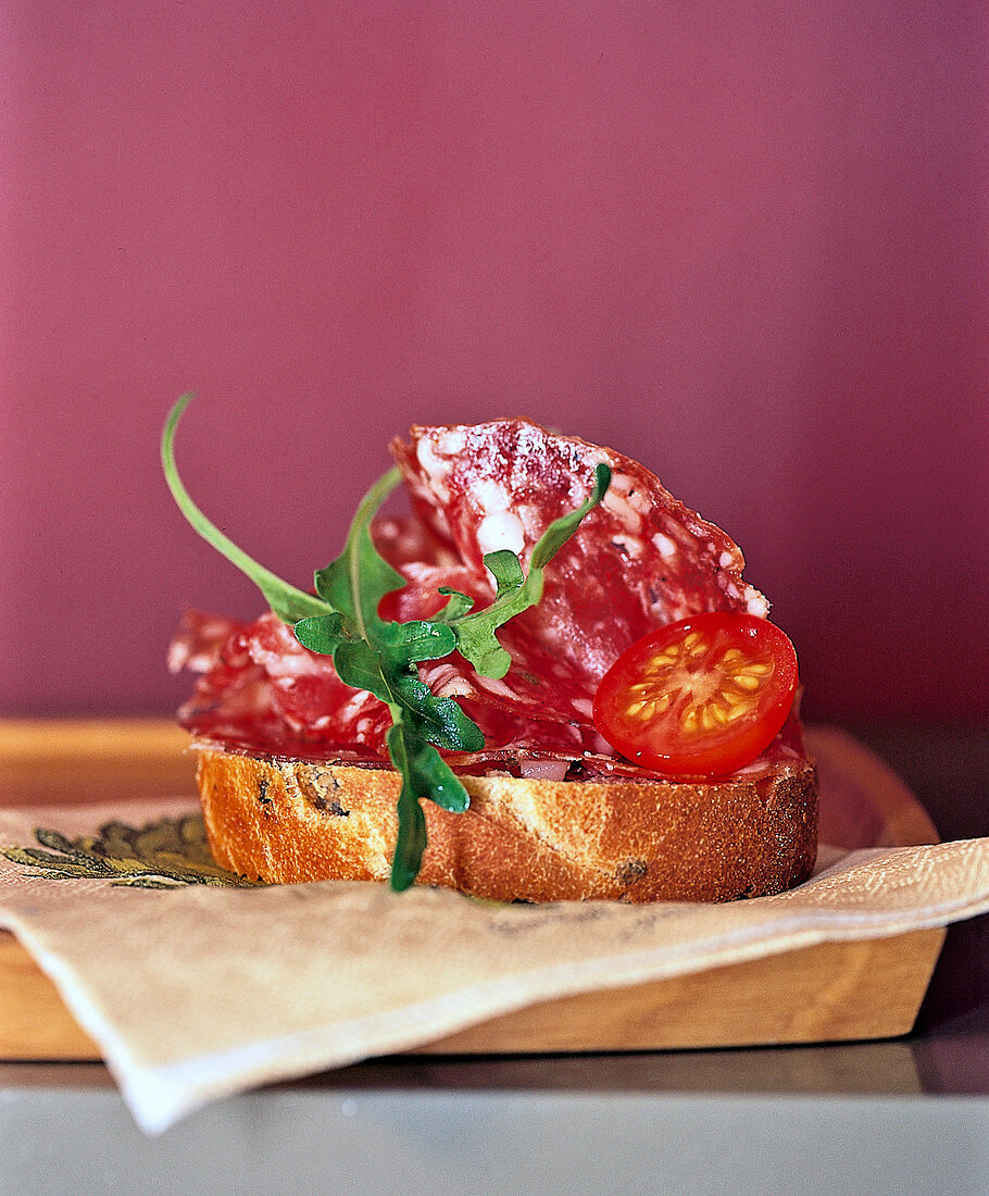 Crostini mit Fenchelsalami 