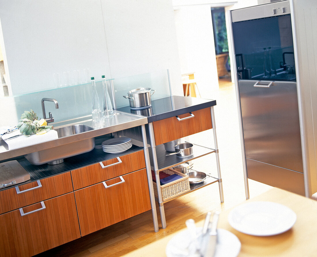 Sink, drawers and oven in kitchen