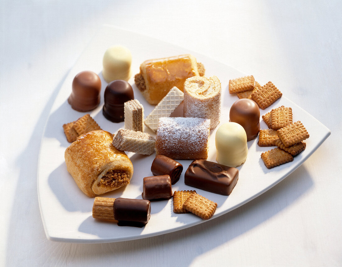 Different varieties of biscuits on triangular plate