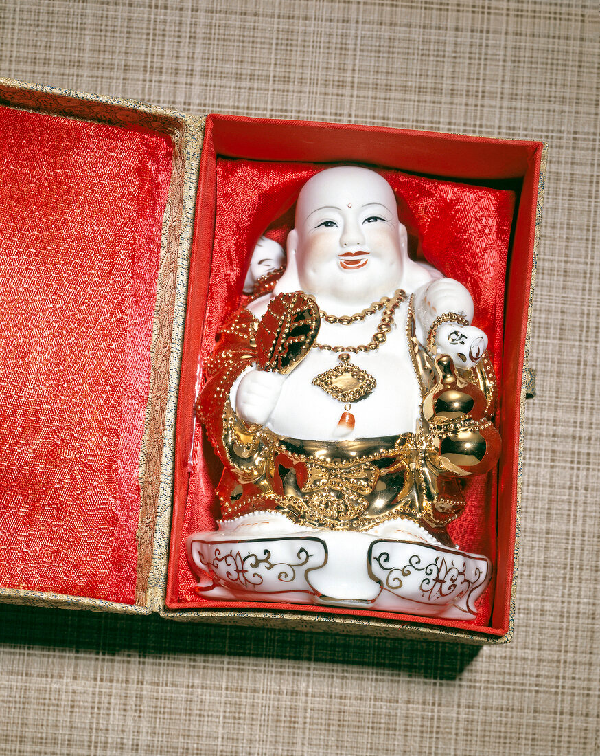 Buddhafigur in einer Schatulle 