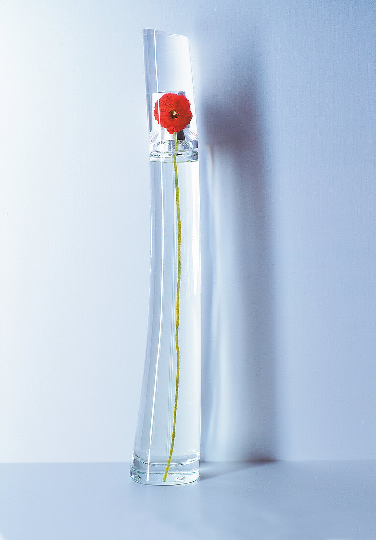 Designer-Flakon "Flower", mit roter Blüte, von Kenzo