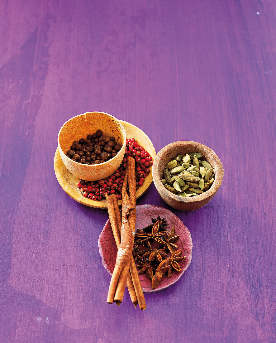 Flavour rich spices like cinnamon, star anise, cardamom, juniper and berries Rosa