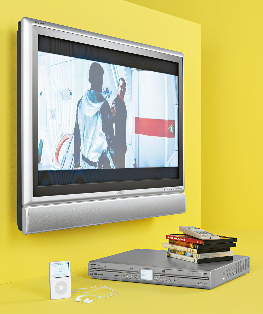 Flachbild-TV, DVD-Rekorder und iPod, Hintergrund gelb-grün