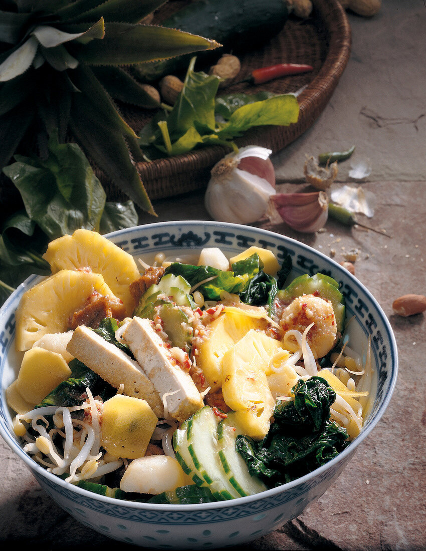 Kochen aus aller Welt, Rujak- Salat mit Tofu und Sojasprossen