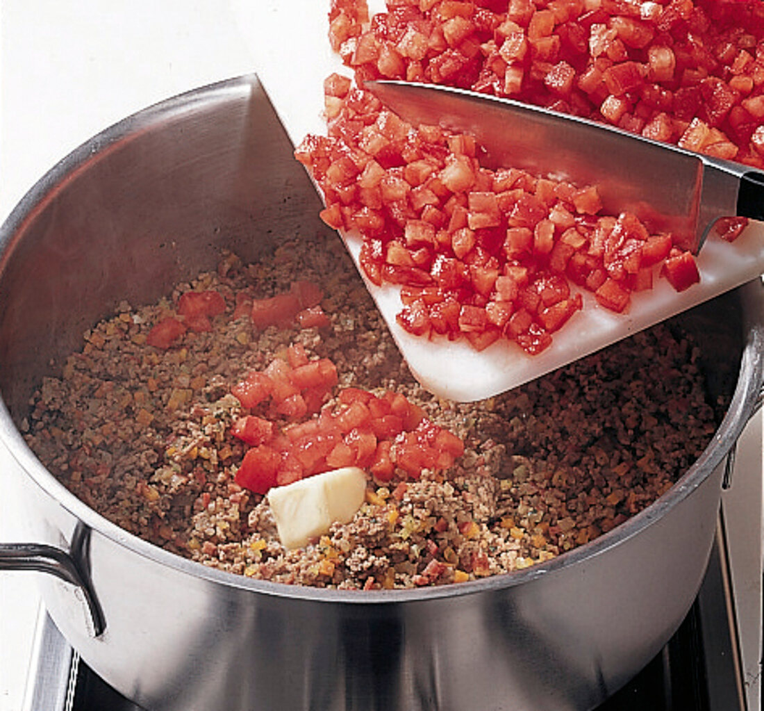 Teigwaren. Bologneser FleischSauce zubereiten: Step 5