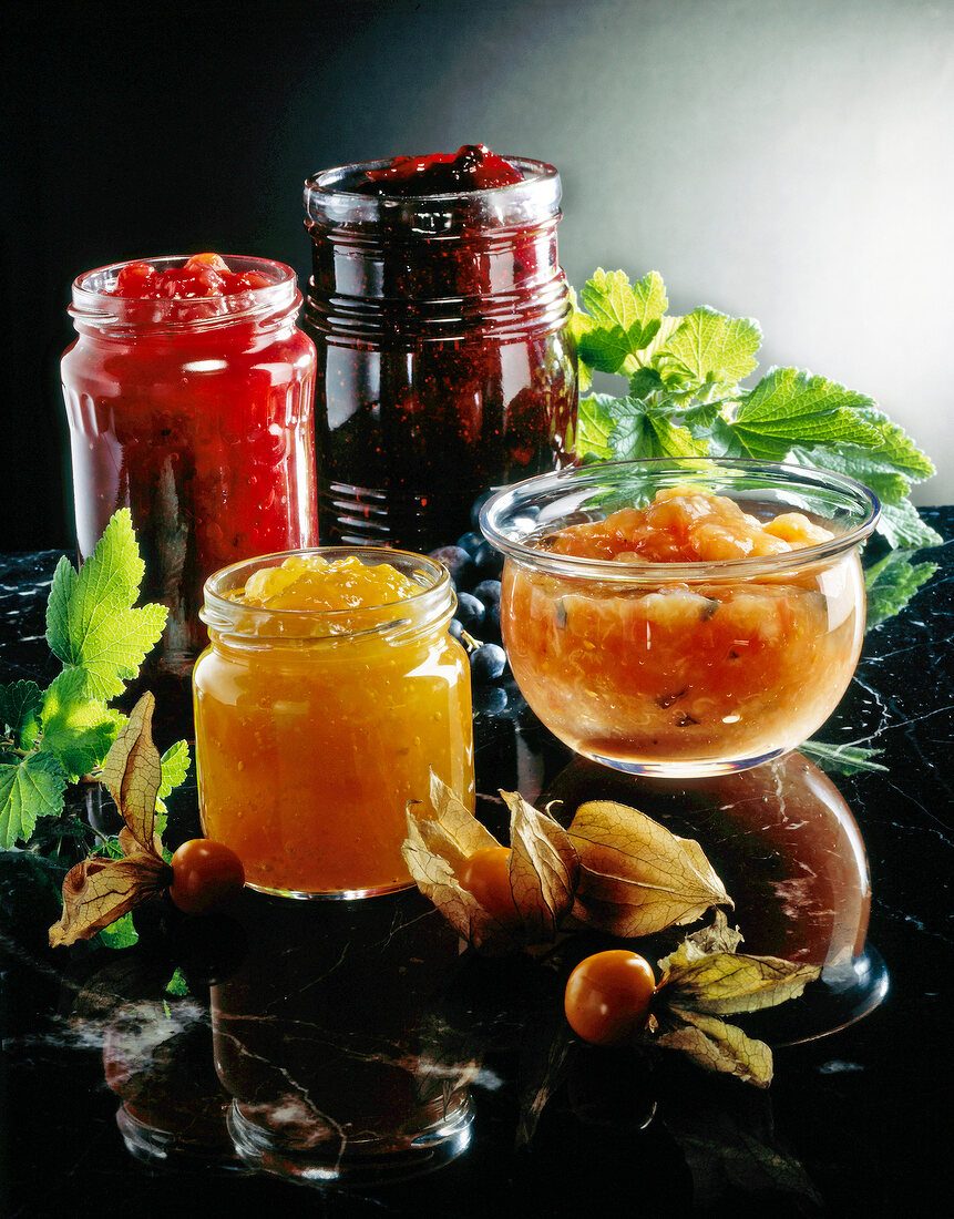 Auswahl exotischer Marmeladensorten 
