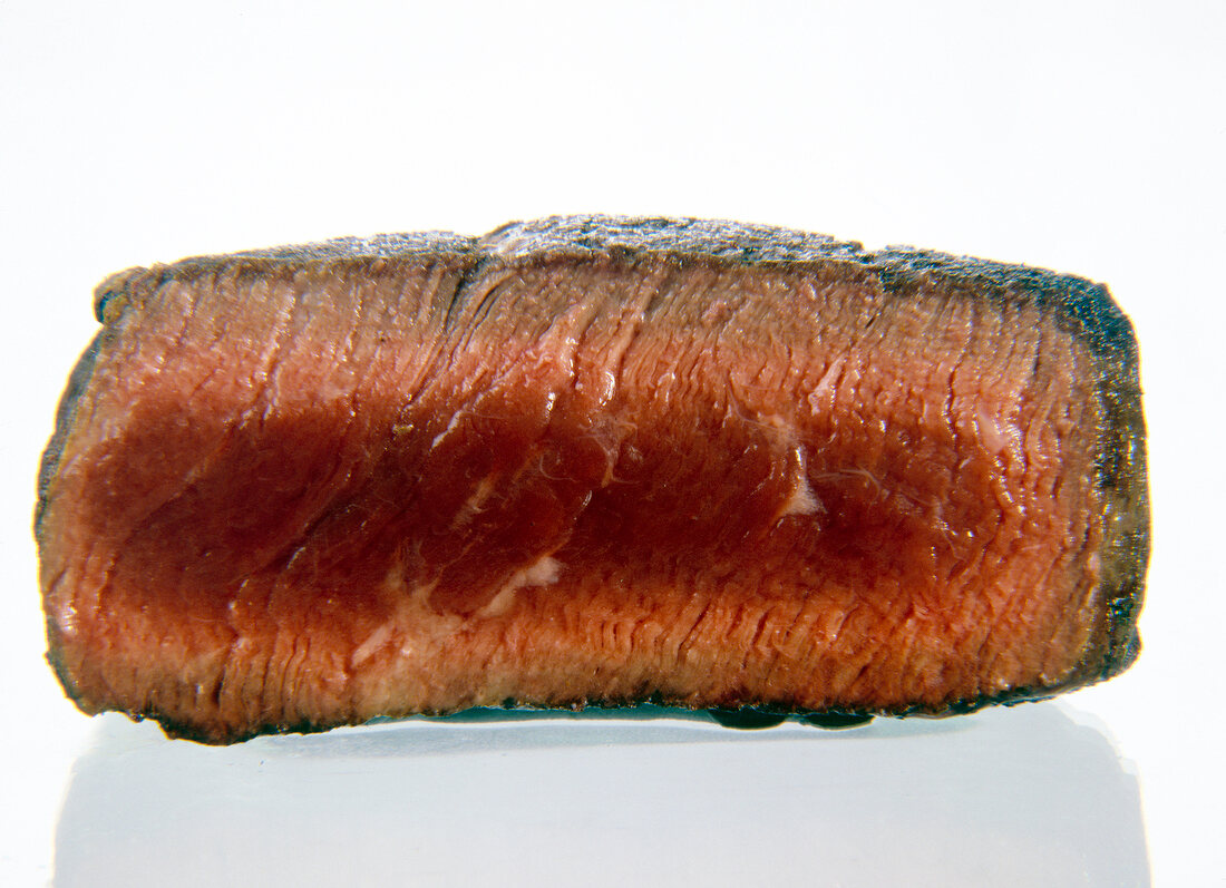 Steak blutig: innen rosa, in der Mitte roh.