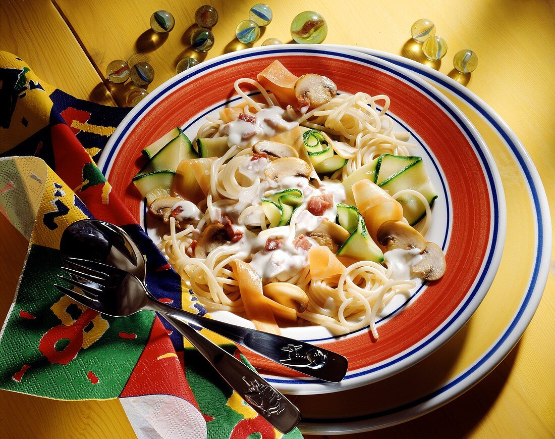 Gemüsespaghetti mit Sahnesauce für Kinder