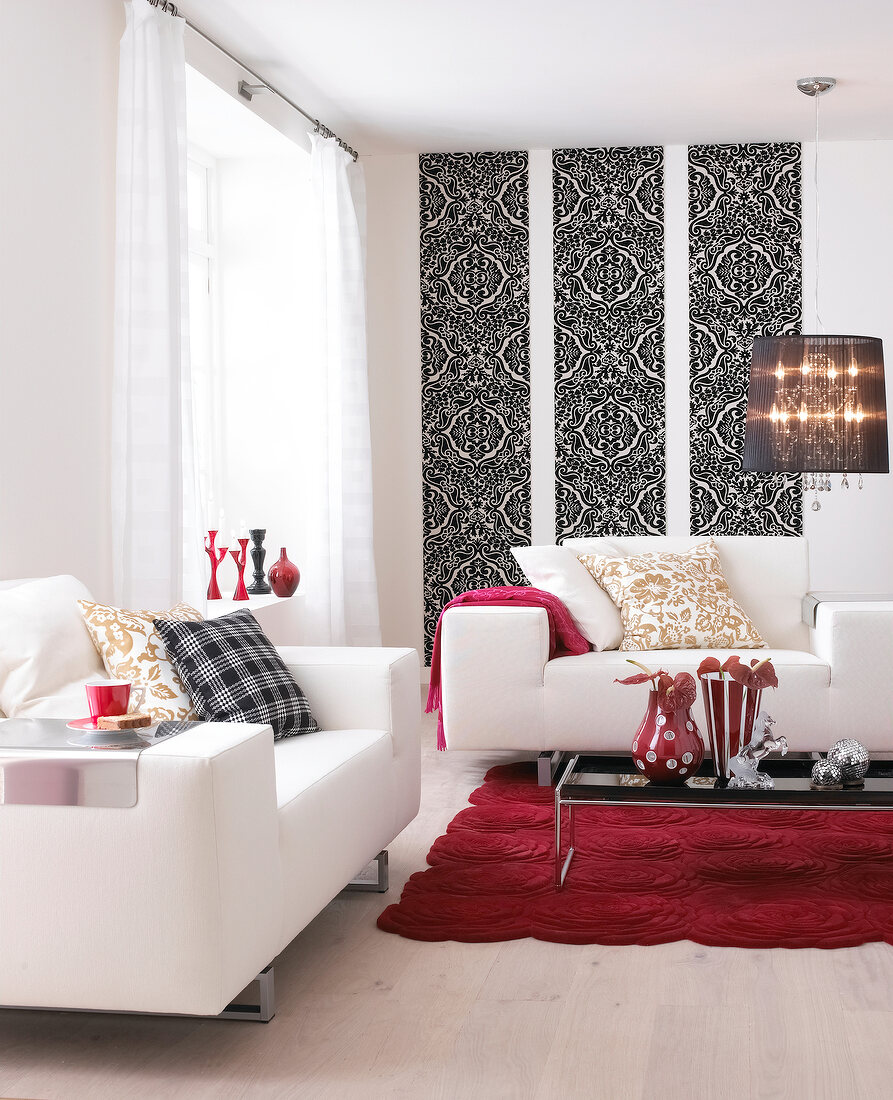 Living room in white with black and white ornamental wallpaper