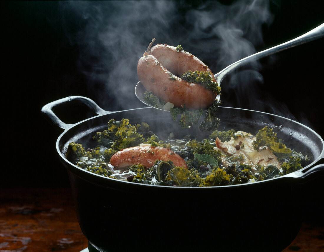 Steamed kale and sausages in the pot