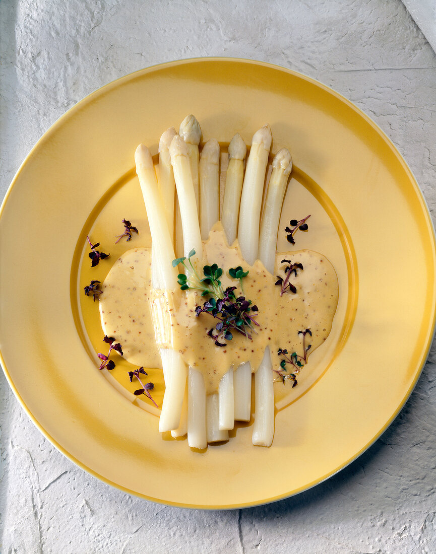 Spargel mit Senf-Cremesauce 