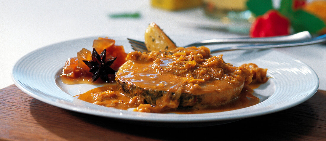 Curry, Scheibe blauer Marlin in Currysauce mit Mango-Chutney