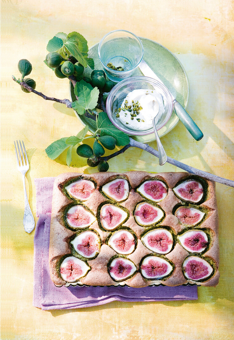 Shortbread with pistachio cream and figs in serving dish
