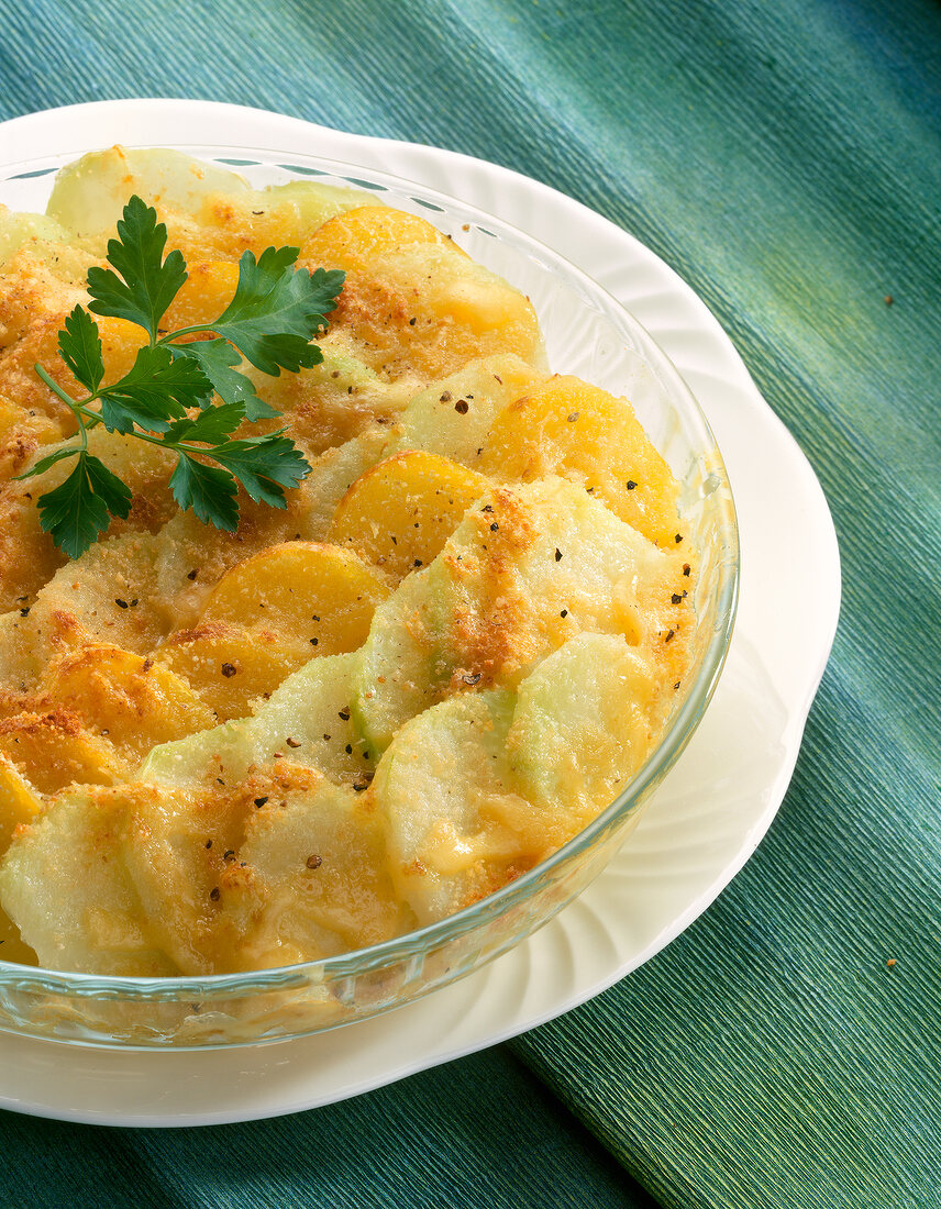 Kohlrabi gratin and potato in bowl