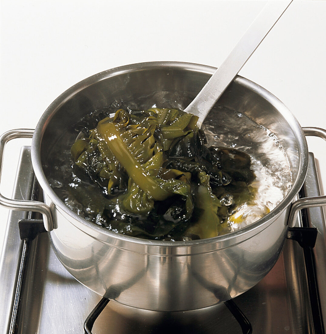 Gemüse aus aller Welt, Algen in heißem Wasser kochen, Step 2