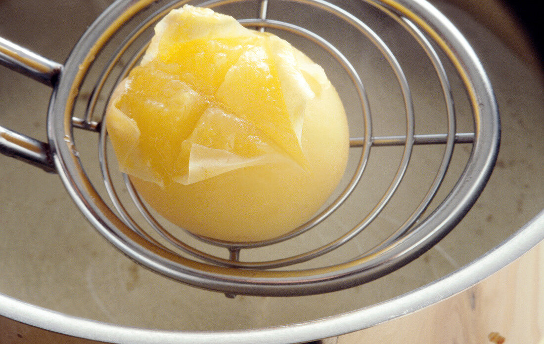 Eingeritzte Aprikose auf Schaum-, kelle, Step