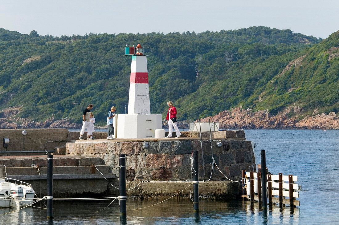 Kleiner Leuchtturm in Mölle am Öresund in Schweden.