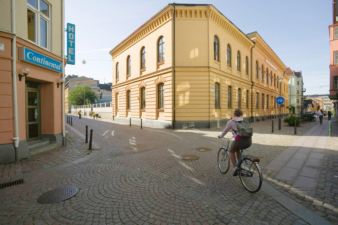 Strasse  Ostindiefarareg im Zentrum von Malmö, Schweden, Gelbes Haus.