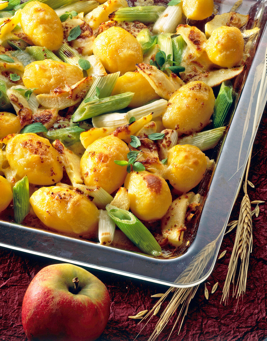 Mustard potatoes with apples in tin