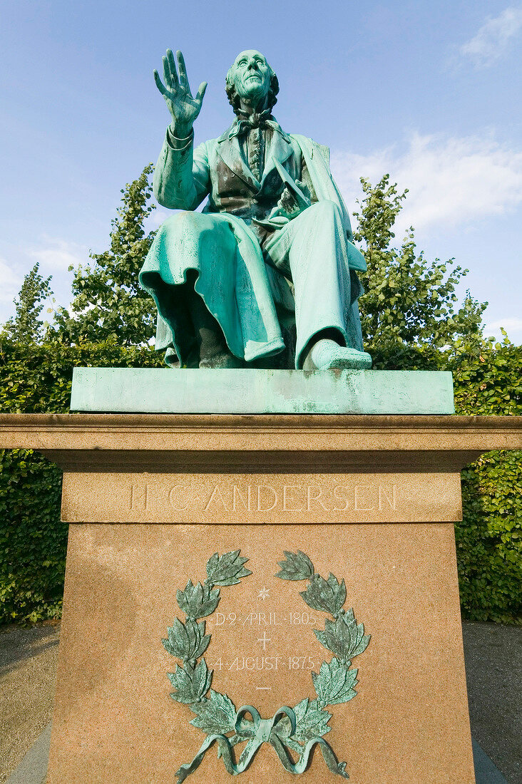 Statue of Hans Christian Andersen in garden of Rosenborg Castle, Copenhagen, Denmark