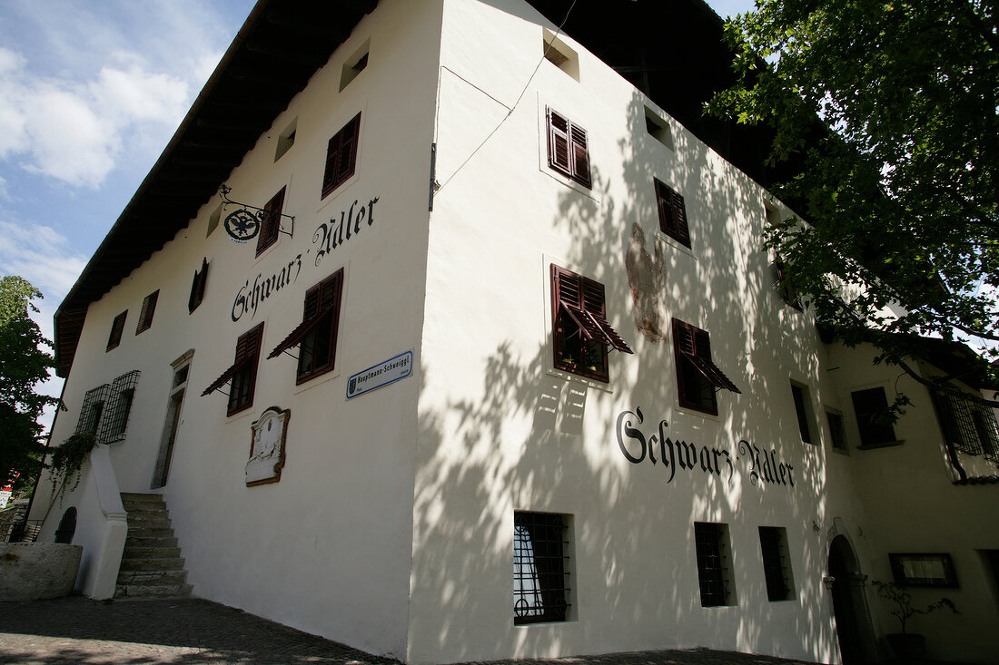 Vinothek Schwarz-Adler Restaurant in Kurtatsch Cortaccia sulla Strada del Vino