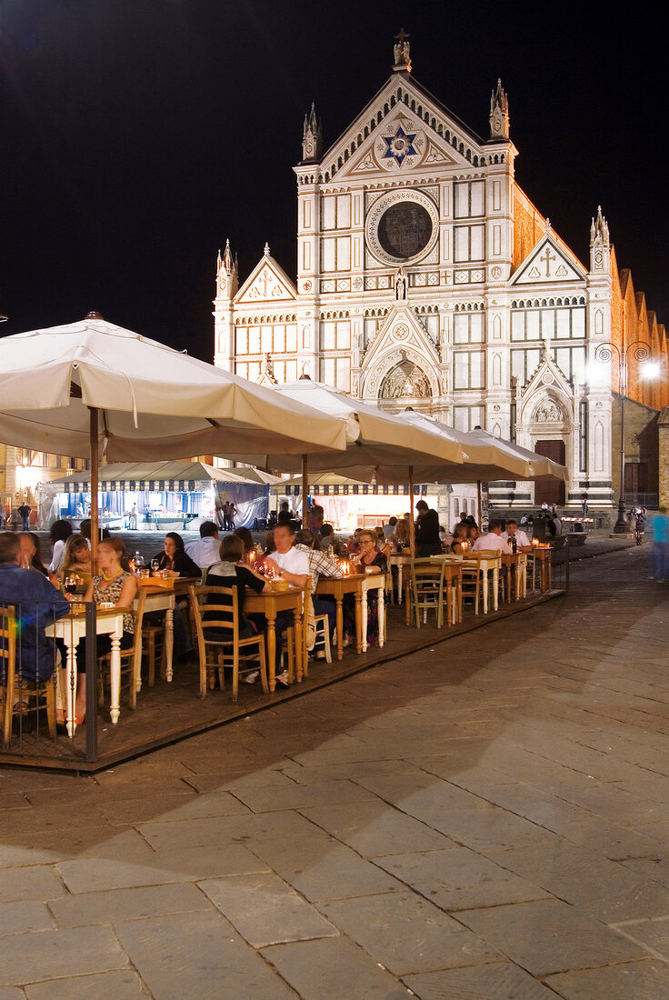 Kirche "Santa Croce", Straßencafé auf Platz davor, Abend, Florenz