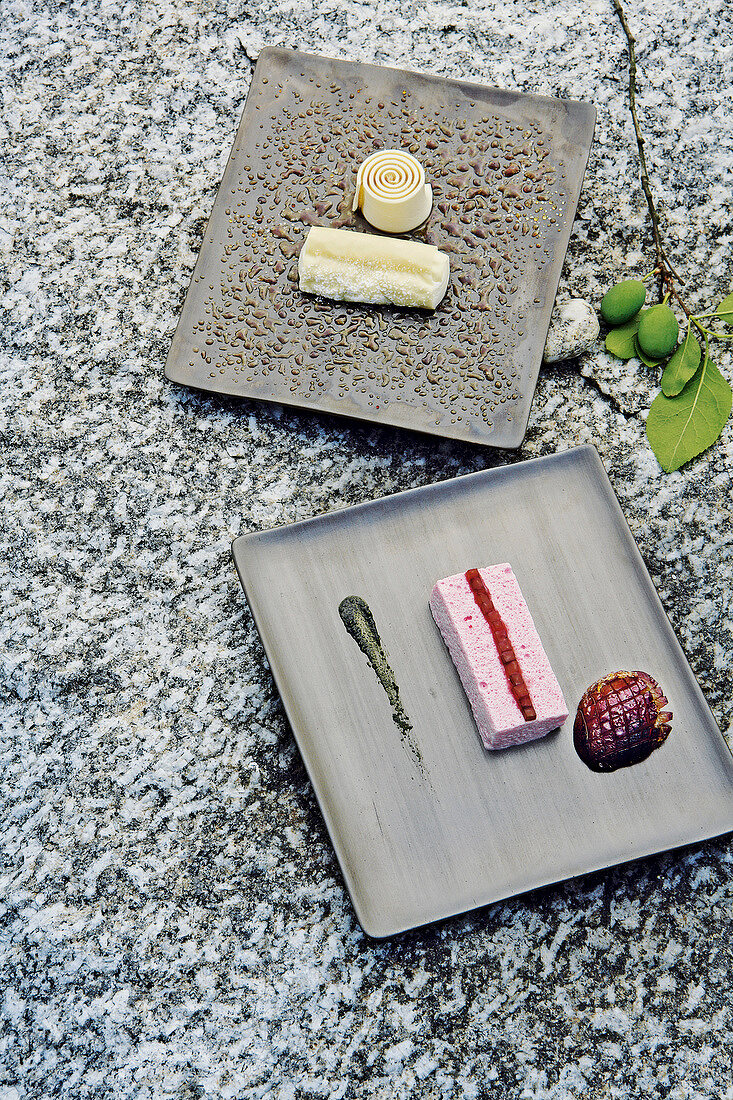 Plum ice cream bar with apple and curd on square plates