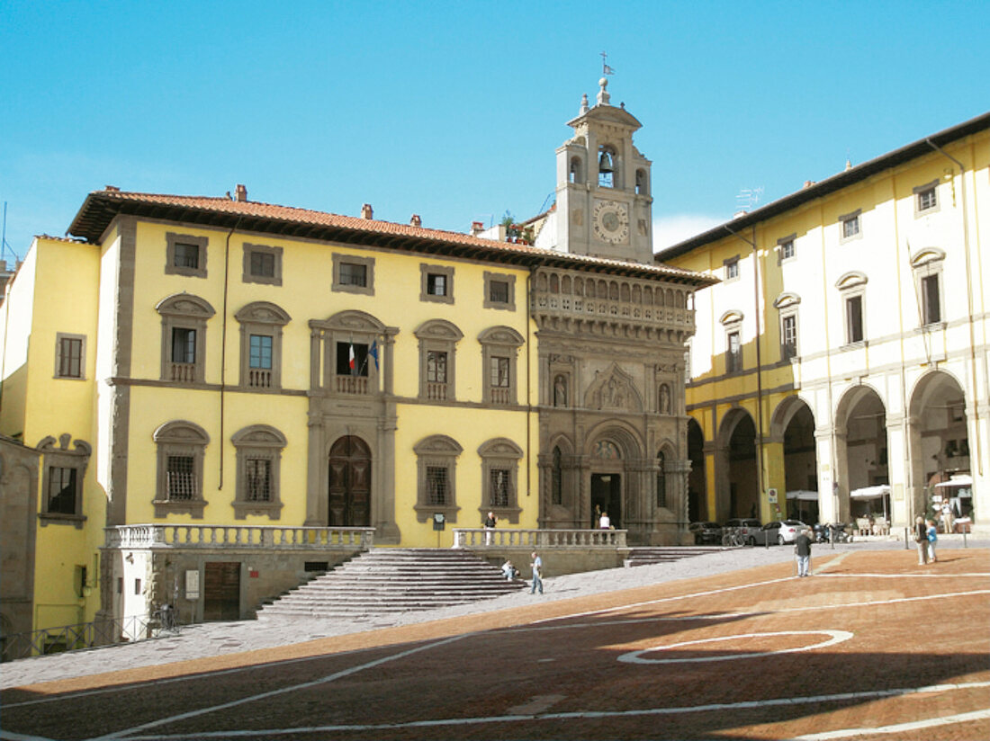 "Palazzo delle Logge" an der Piazza Grande in Arezzo, Toskana