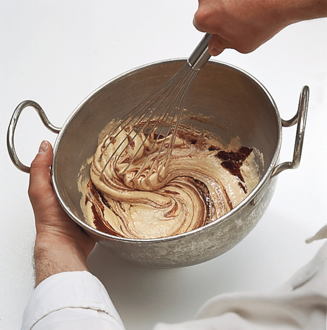 Buch der Kuchen und Torten: Step 4: Kakao m. Masse verrühren