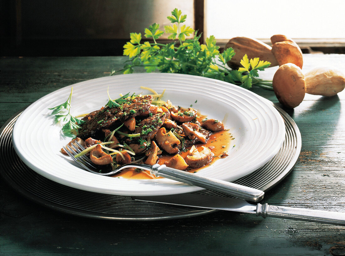 Wild aus aller Welt, Paillard vom Hirsch mit Steinpilzen