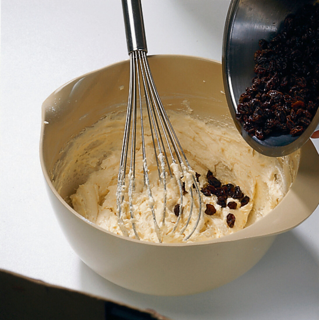 Buch der Kuchen und Torten: Käsekuchen, Step6, Rosinen zugeben