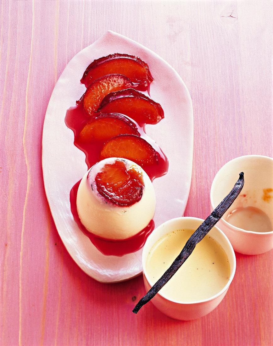 Panna cotta with vanilla and plum dip