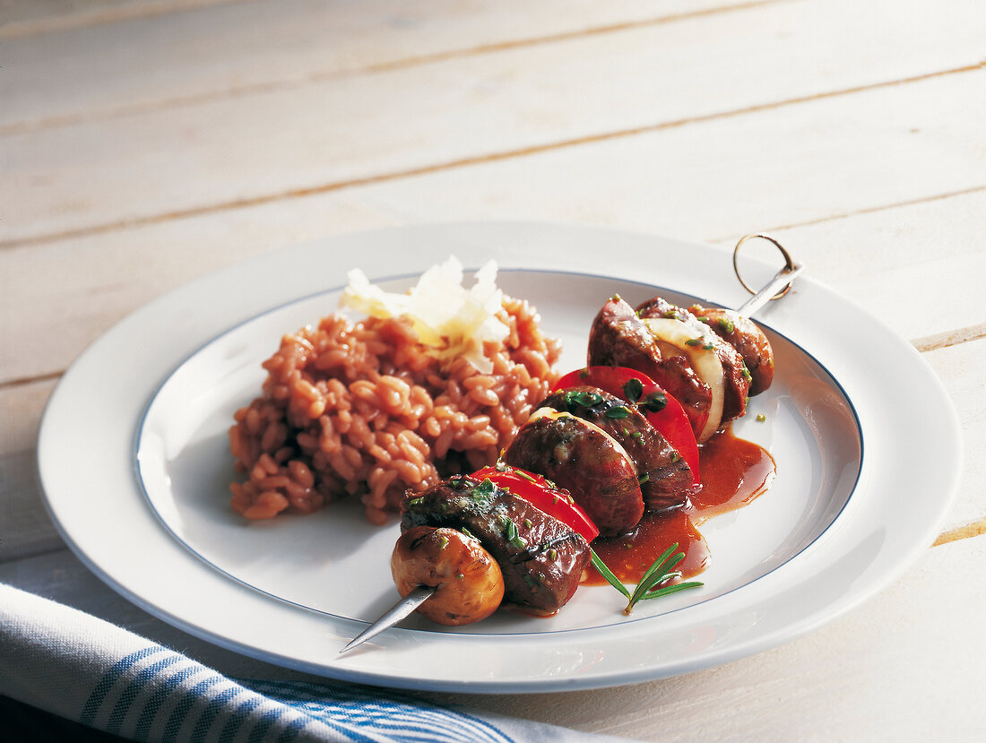 Wild aus aller Welt, Spieß vom Rehfilet mit Rotwein-Risotto