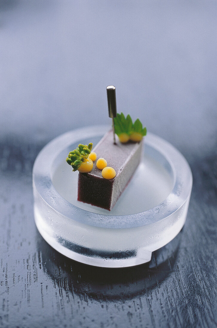 Sorbet mit Heidelbeeren, Kirsche und Petersilienblüte, "Alinea", Chicago