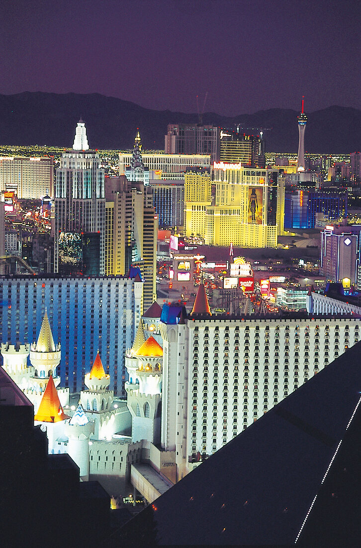 Strip, Las Vegas, bei Nacht, Dächer, Aufnahme von oben, beleuchtet
