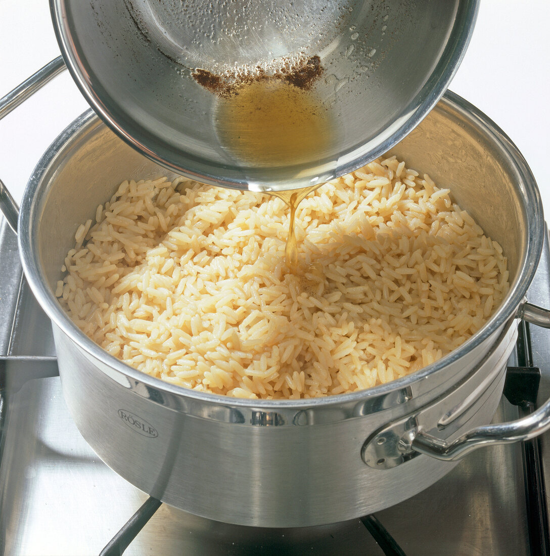 Reis, Langkornreis, Butter ge- schmolzen unterrühren, Step 4