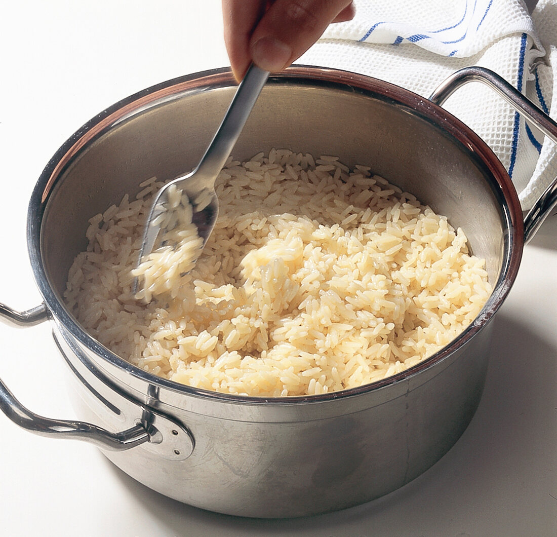 Reis, Reis, gegart m. Gabel auflockern, Kochtopf, Step 6