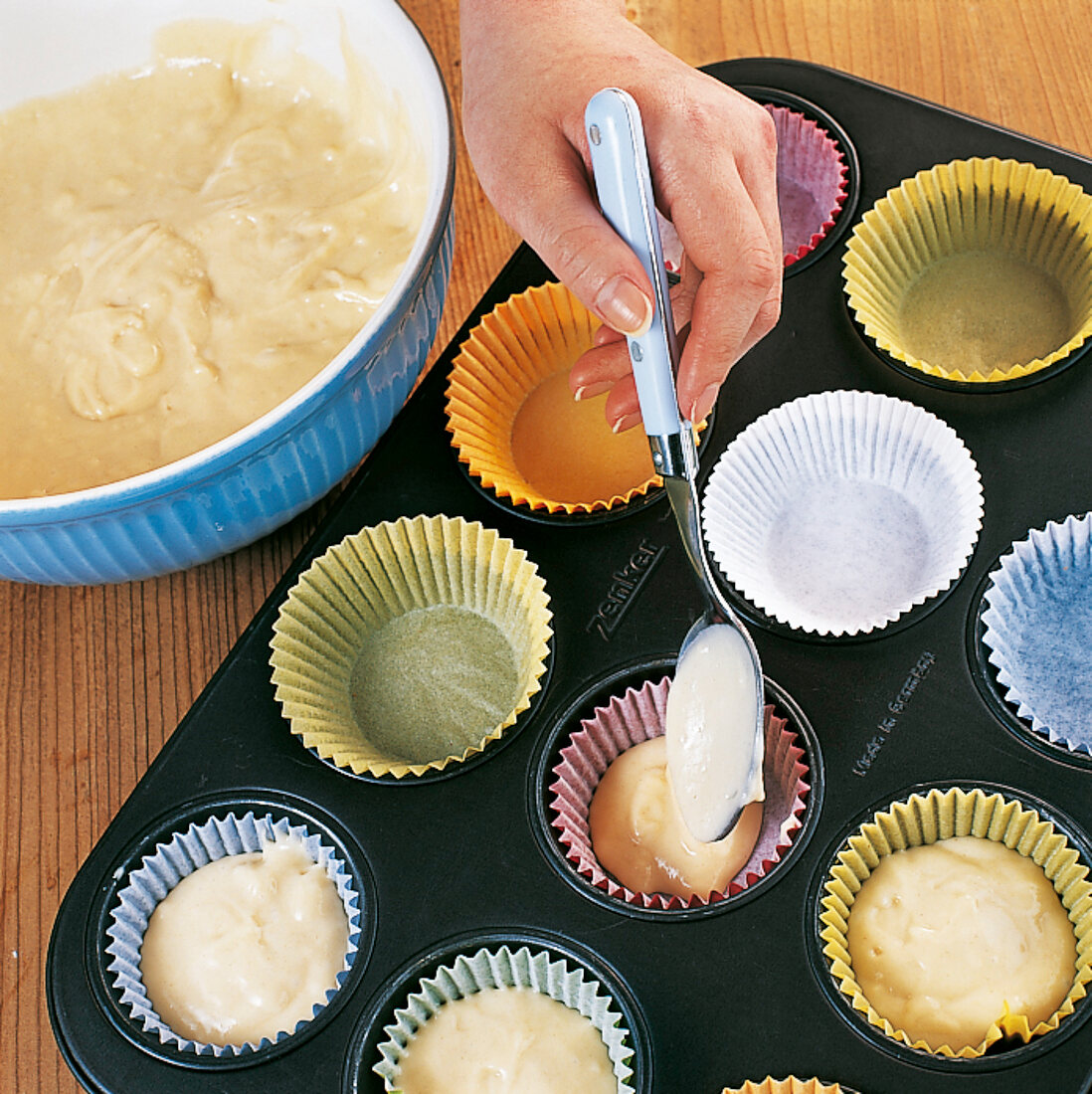 Muffins, Step3, Muffinteig in Förmchen füllen