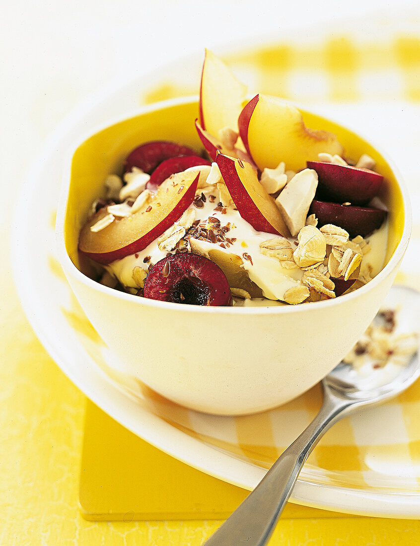 Power-Müsli mit Nüssen und saftigem Obst