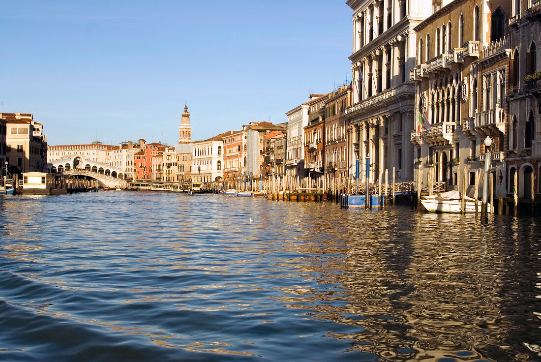 Fassaden am Canal Grande in Venedig, Wasser, Gebäude