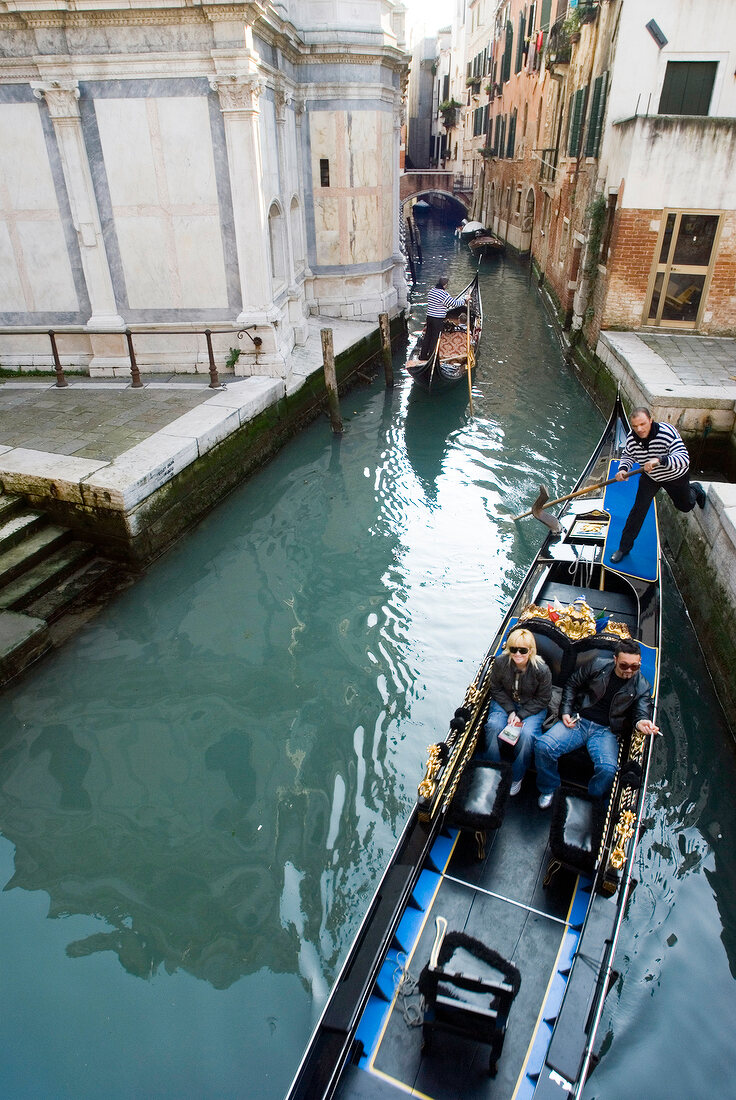Gondelfahrt in Venedig, Campiello dei Miracoli, Kanal schmal