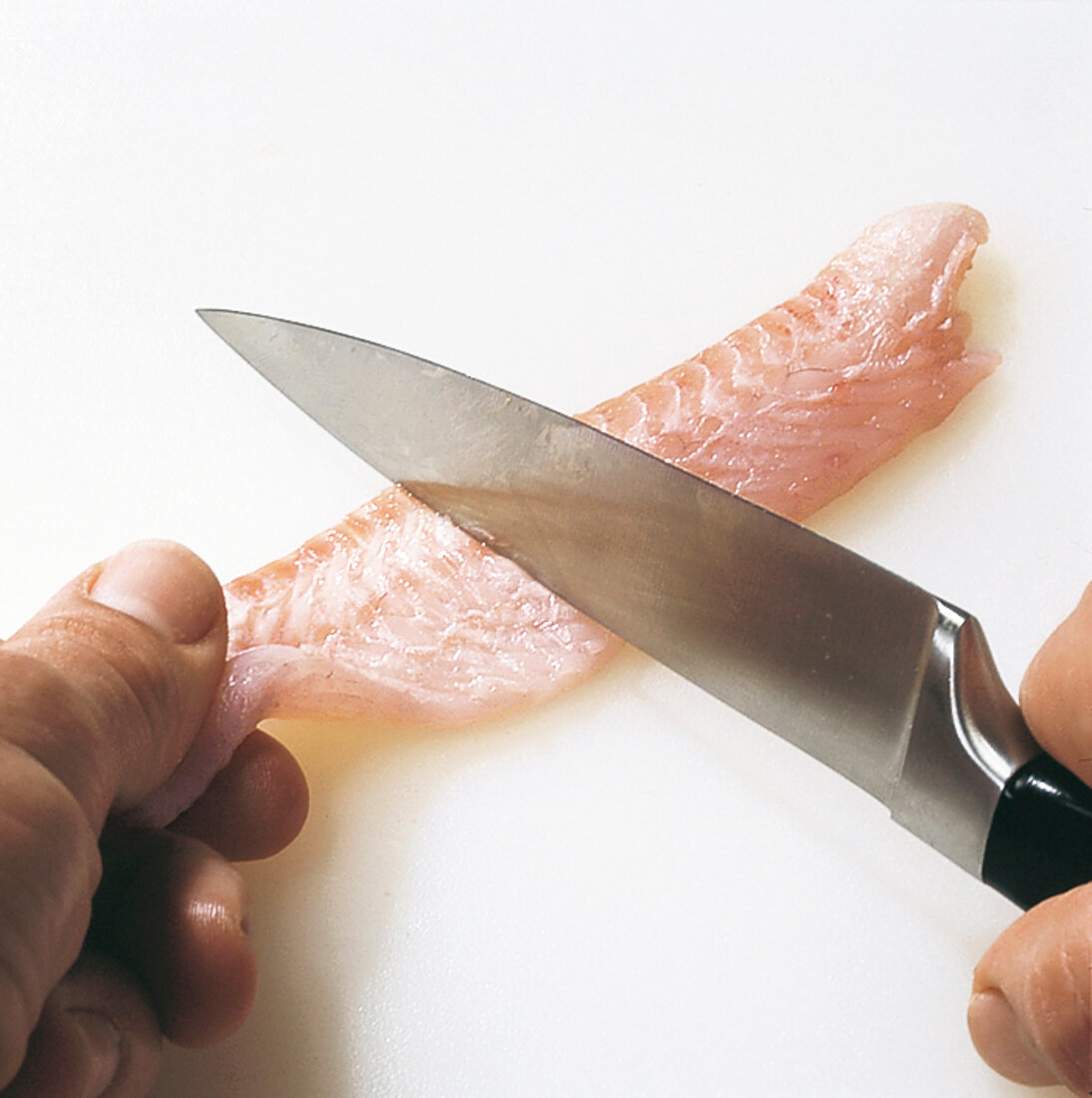 Fisch,  Step 10: Faltstelle m. Messerrücken klopfen
