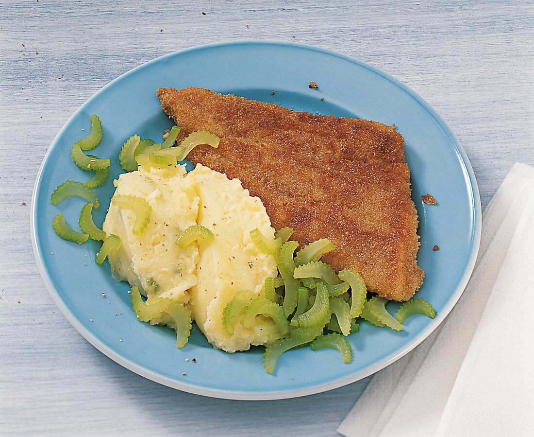 Fisch - Seelachsfilets in Meerrettichkruste auf Teller