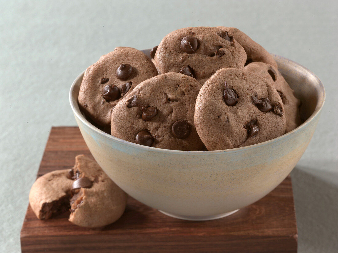 Chocolate cookies in bowl