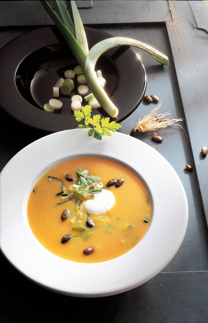 Kürbis und Zucchini, Kürbiscremesuppe mit Lauch und Kernen