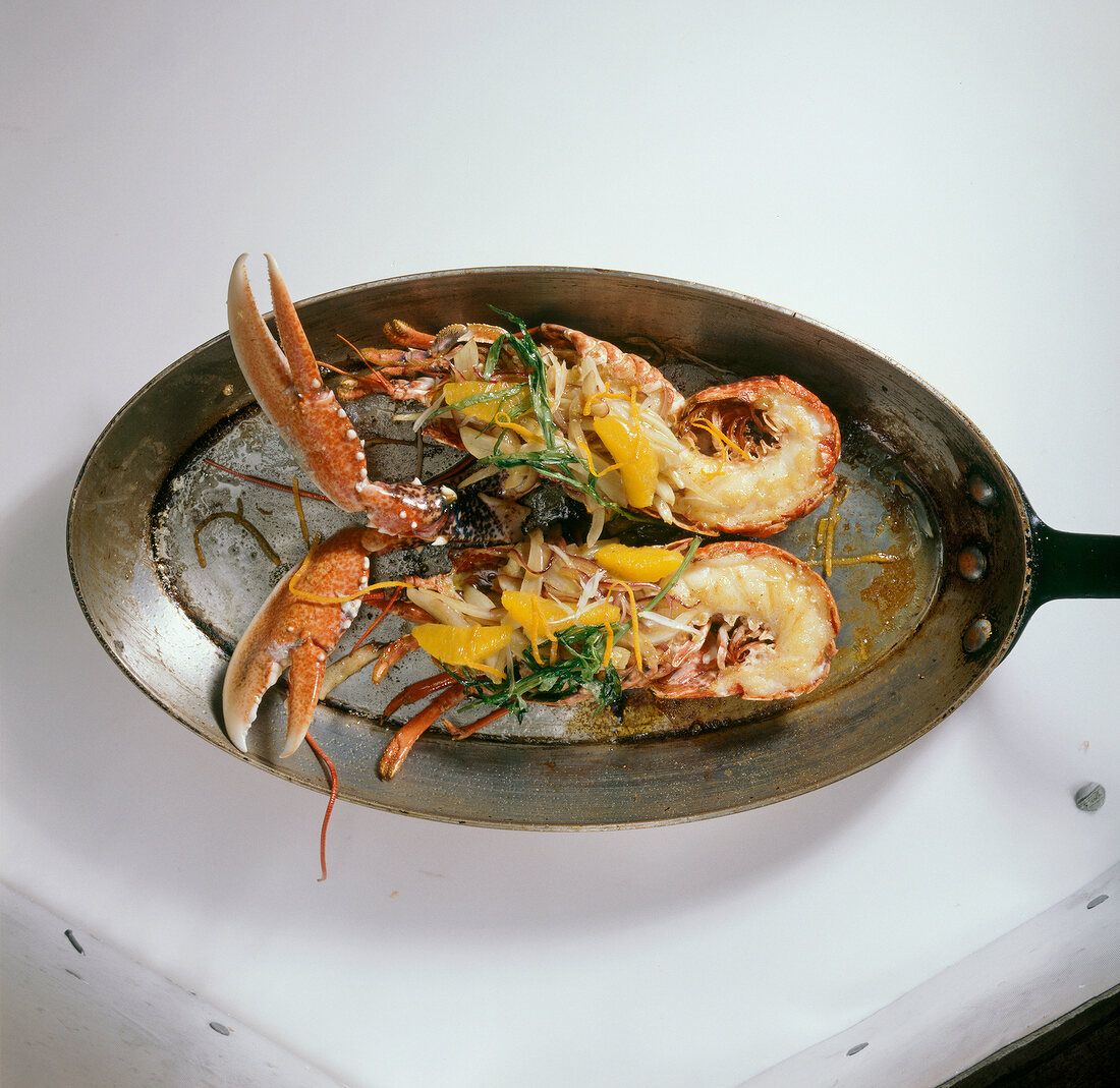 Shrimps, Gebratener Hummer mit Fenchel, Orangen in der Pfanne