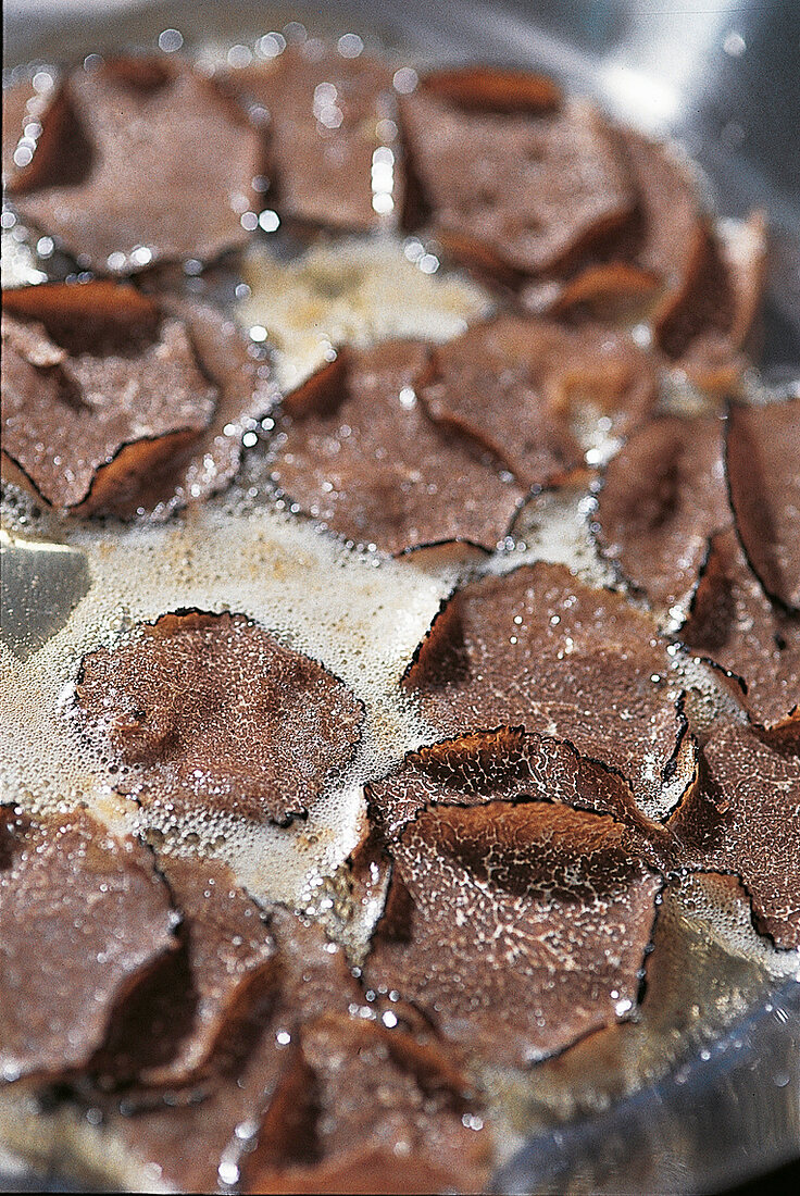 Ravioli und Lasagne, Step 3: Trüffelscheiben anbraten