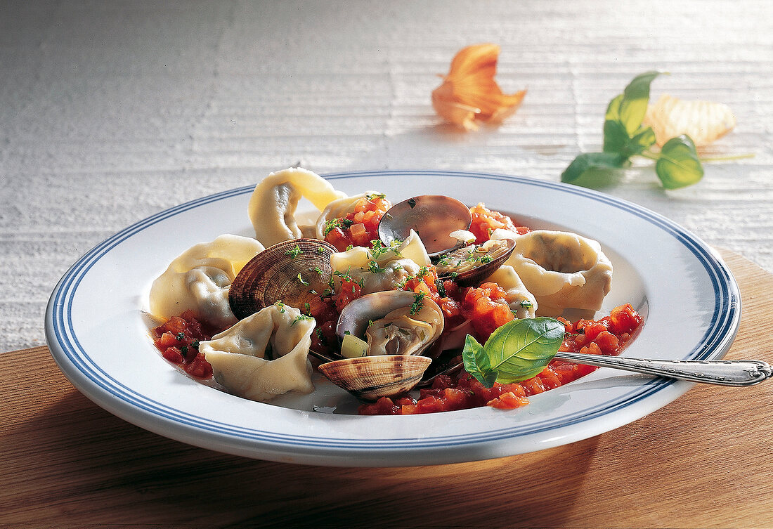 Ravioli und Lasagne, Tortellini mit Vongole