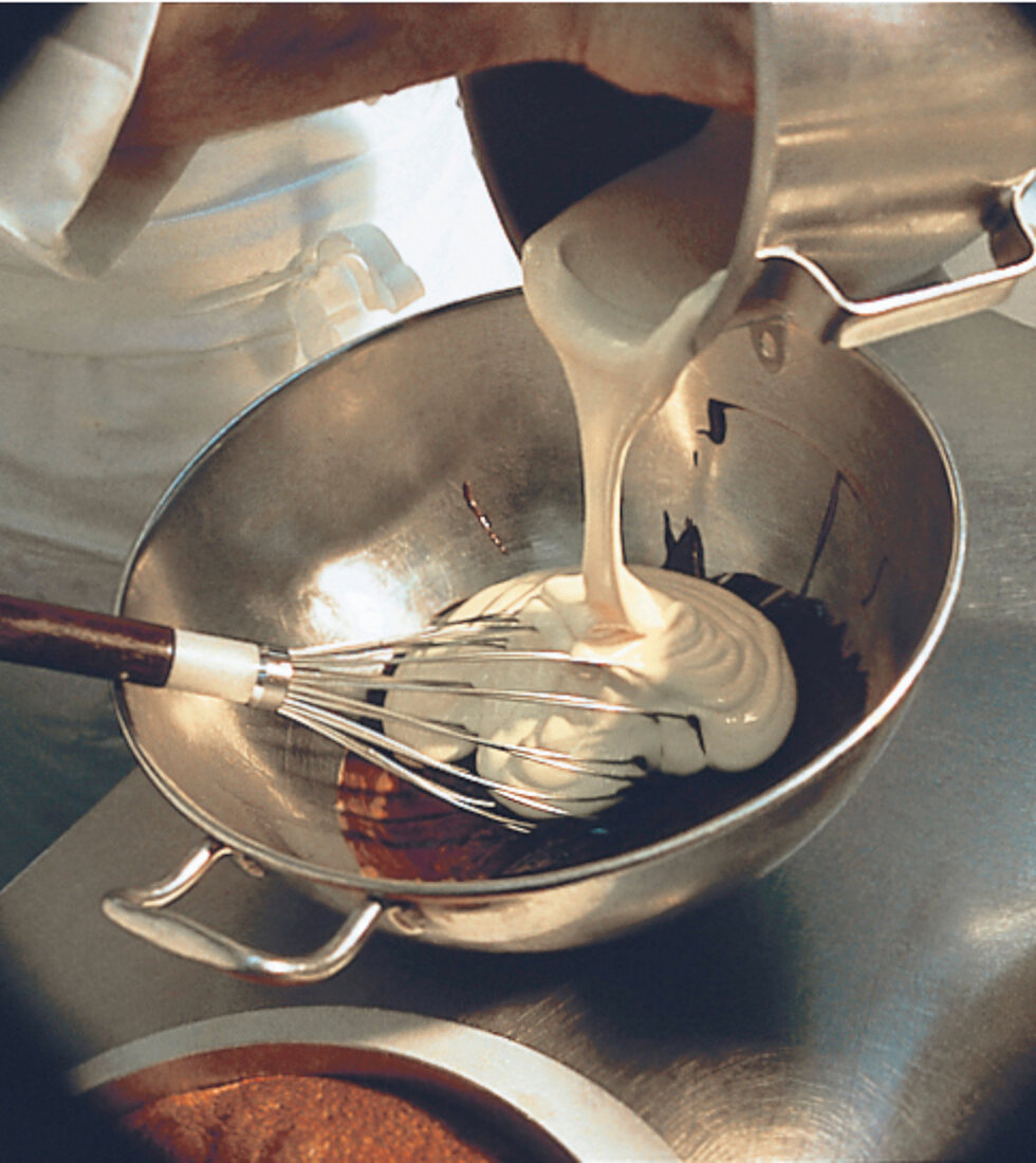 Buch der Schokolade, Mousse Step 1: Kuvertüre in Schüssel geben