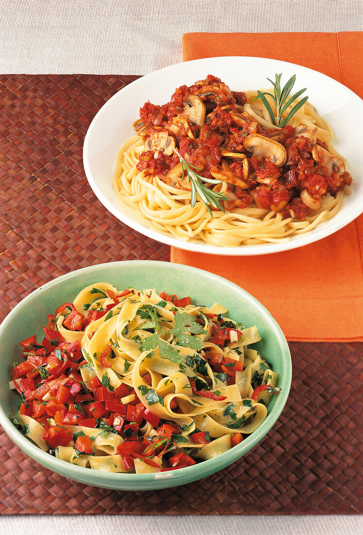 Schlank im Schlaf, Spaghetti m Pilzsauce, Bandnudeln m. Thai-Pesto